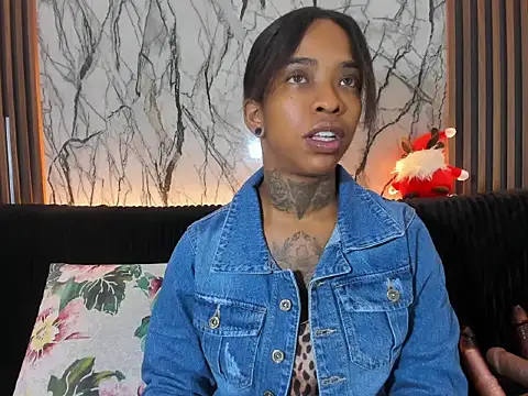 Pauline Fox online show from 12/14/25, 01:33