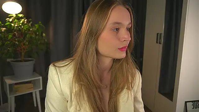 Snapshot of lisa_schiele chatting on 10/03/25, 08:17 lisa schiele online show from 10/03/25, 08:17