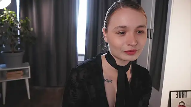 Snapshot of lisa_schiele chatting on 10/14/25, 05:19 lisa schiele online show from 10/14/25, 05:19