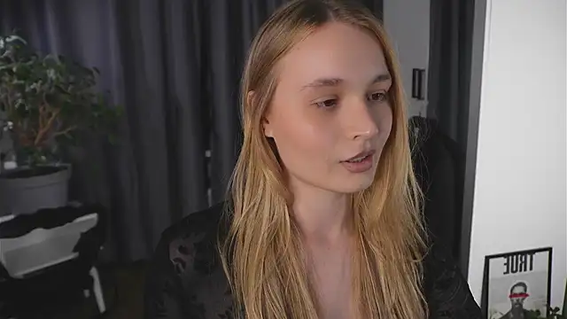 Snapshot of lisa_schiele chatting on 10/21/25, 08:20 lisa schiele online show from 10/21/25, 08:20