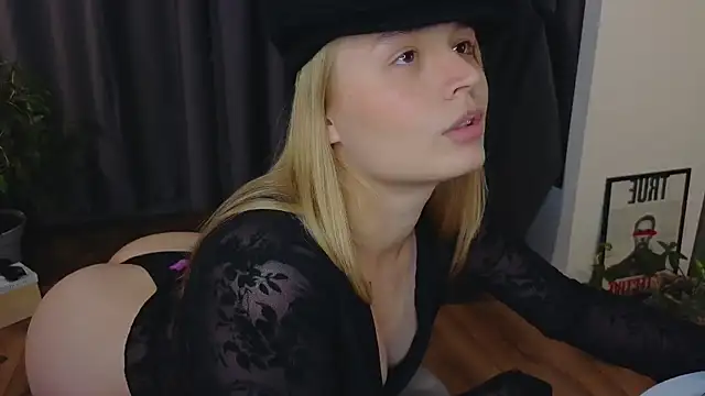 Snapshot of lisa_schiele chatting on 10/26/25, 08:15 lisa schiele online show from 10/26/25, 08:15