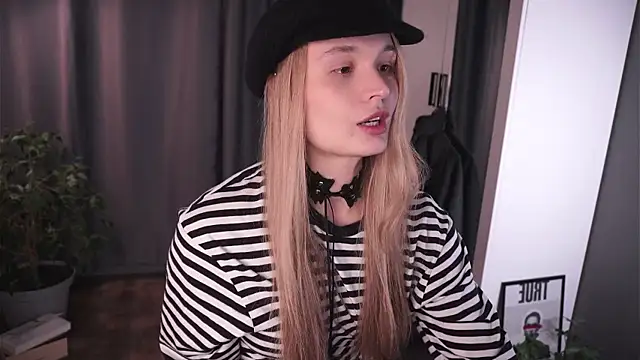 Snapshot of lisa_schiele chatting on 11/05/25, 08:20 lisa schiele online show from 11/05/25, 08:20