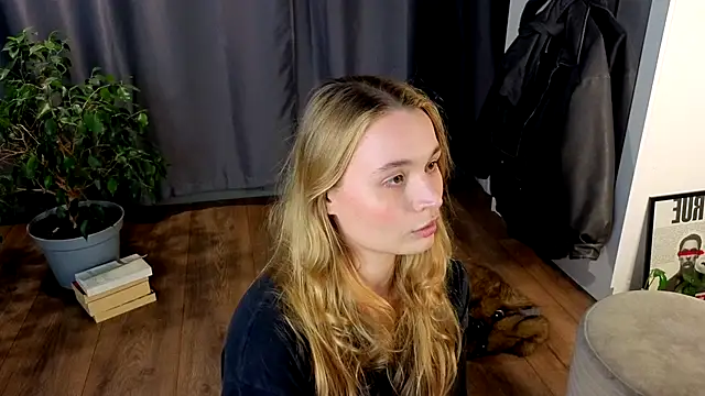 Snapshot of lisa_schiele chatting on 11/10/25, 07:57 lisa schiele online show from 11/10/25, 07:57