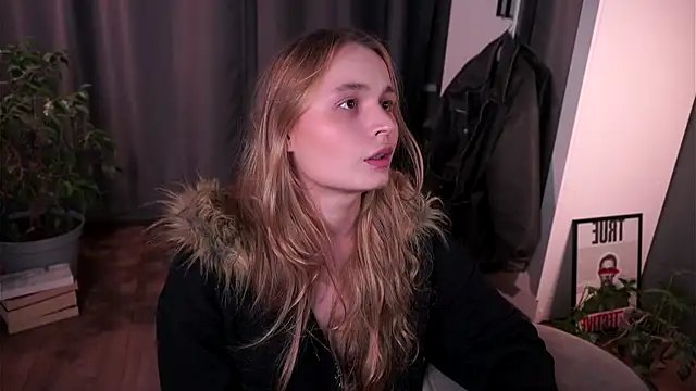 Snapshot of lisa_schiele chatting on 11/11/25, 07:47 lisa schiele online show from 11/11/25, 07:47