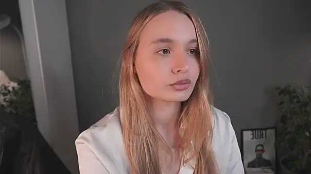 Snapshot of lisa_schiele chatting on 11/23/25, 08:41 lisa schiele online show from 11/23/25, 08:41