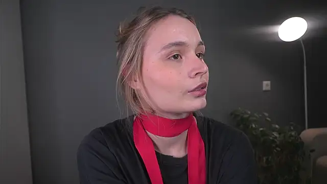 Snapshot of lisa_schiele chatting on 12/15/25, 08:02 lisa schiele online show from 12/15/25, 08:02