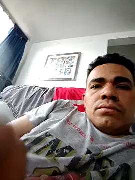 Snapshot of 2025-DANIEL chatting on 03/13/26, 11:11 2025-DANIEL online show from 03/13/26, 11:11