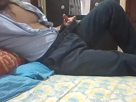 Snapshot of aarav_013 chatting on 09/27/25, 06:24 aarav 013 online show from 09/27/25, 06:24