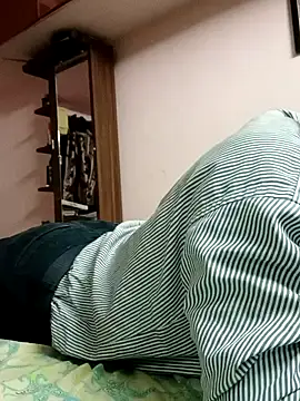 Snapshot of aarav_013 chatting on 10/17/25, 05:48 aarav 013 online show from 10/17/25, 05:48