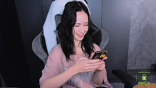 Snapshot of zaebali_ chatting on 11/15/25, 02:42 zaebali online show from 11/15/25, 02:42