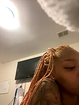 Snapshot of zanaaluvv chatting on 09/26/25, 01:53 zanaaluvv online show from 09/26/25, 01:53