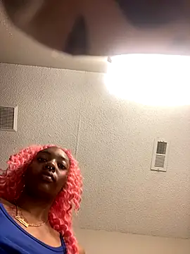 Snapshot of zanaaluvv chatting on 11/10/25, 02:21 zanaaluvv online show from 11/10/25, 02:21