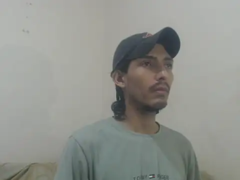 Snapshot of snackontime18 chatting on 05/19/26, 03:46 snackontime18 online show from 05/19/26, 03:46