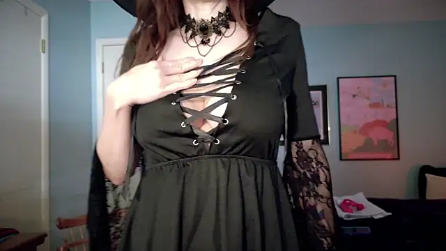 Snapshot of MommyGoddessL chatting on 10/31/25, 02:51 MommyGoddessL online show from 10/31/25, 02:51