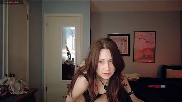 Snapshot of MommyGoddessL chatting on 11/29/25, 04:04 MommyGoddessL online show from 11/29/25, 04:04