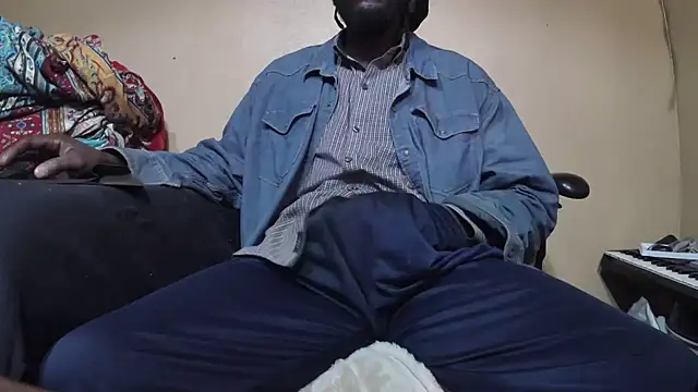 Snapshot of EYEzIAM chatting on 01/10/26, 01:51 EYEzIAM online show from 01/10/26, 01:51