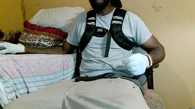 Snapshot of EYEzIAM chatting on 05/23/26, 04:18 EYEzIAM online show from 05/23/26, 04:18