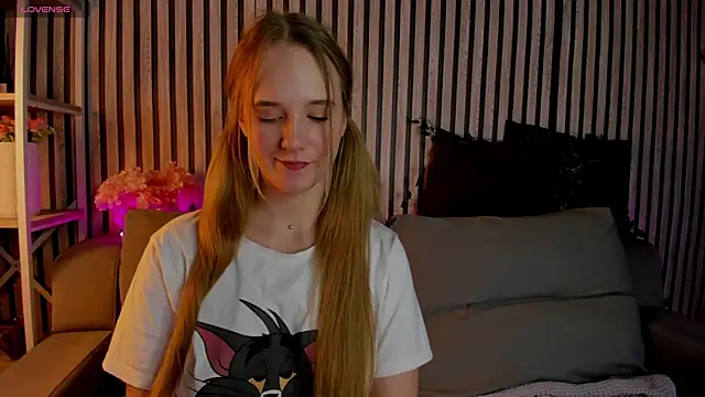 Snapshot of Casey_Sweeet chatting on 04/18/26, 03:16 Casey Sweeet online show from 04/18/26, 03:16