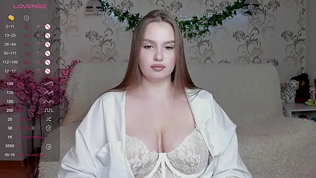 Snapshot of MichelleMiler chatting on 01/10/26, 07:43 MichelleMiler online show from 01/10/26, 07:43