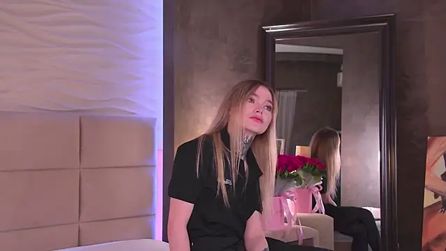 AriWild online show from 11/21/25, 04:22