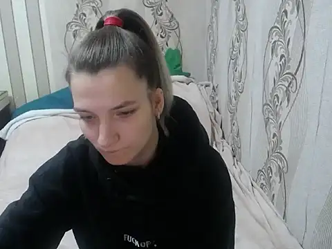 Snapshot of AlissaClark chatting on 10/27/25, 08:57 AlissaClark online show from 10/27/25, 08:57