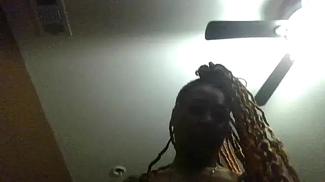 Snapshot of Flossee chatting on 12/19/25, 09:38 Flossee online show from 12/19/25, 09:38