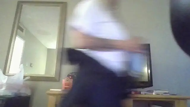 Snapshot of Flossee chatting on 02/01/26, 08:07 Flossee online show from 02/01/26, 08:07