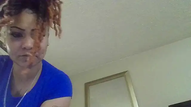 Snapshot of Flossee chatting on 02/10/26, 05:00 Flossee online show from 02/10/26, 05:00