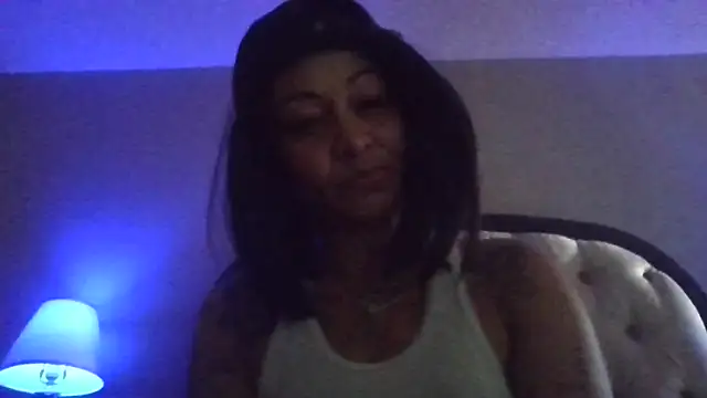 Snapshot of Flossee chatting on 04/06/26, 05:25 Flossee online show from 04/06/26, 05:25