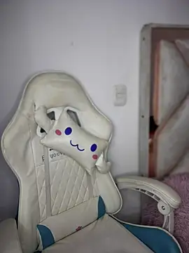 Snapshot of isabela_l chatting on 03/08/26, 03:21 isabela l online show from 03/08/26, 03:21