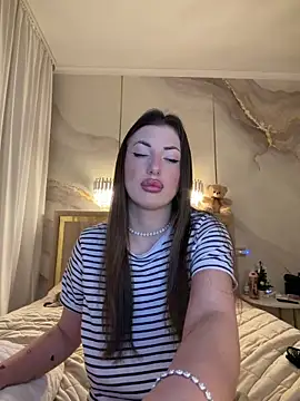 TiffaNoel online show from 12/22/25, 04:04