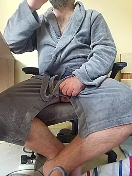 Snapshot of Nesch82 chatting on 03/16/26, 08:18 Nesch82 online show from 03/16/26, 08:18