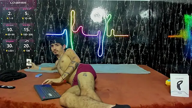 Snapshot of nextboywell1 chatting on 12/23/25, 03:04 nextboywell1 online show from 12/23/25, 03:04