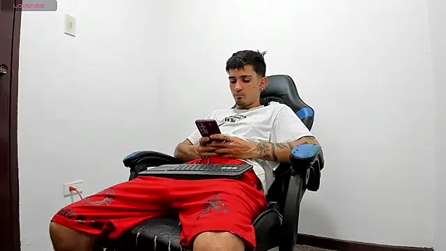 Snapshot of nextboywell1 chatting on 02/26/26, 07:13 nextboywell1 online show from 02/26/26, 07:13