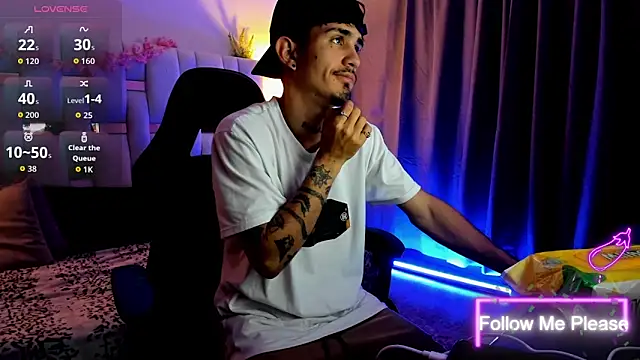 Snapshot of nextboywell1 chatting on 03/12/26, 03:01 nextboywell1 online show from 03/12/26, 03:01