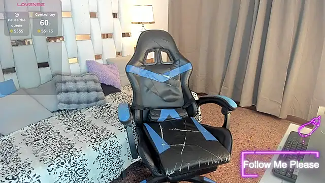 Snapshot of nextboywell1 chatting on 03/17/26, 03:22 nextboywell1 online show from 03/17/26, 03:22