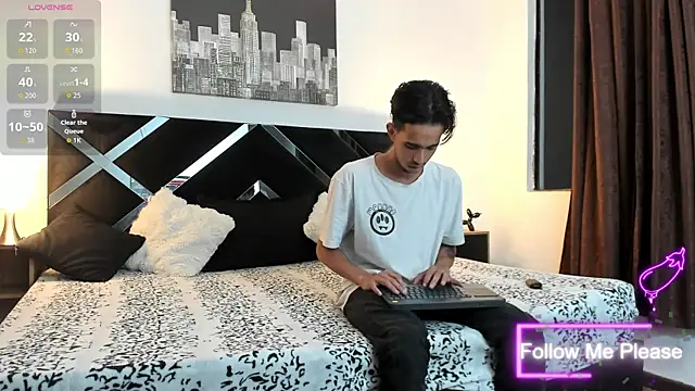 nextboywell1 online show from 05/12/26, 03:03
