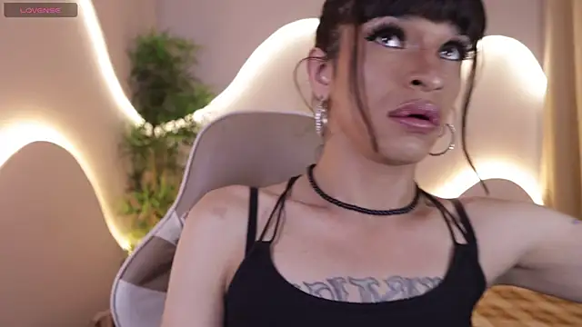 Snapshot of Alanakimura_ chatting on 12/20/25, 09:00 Alanakimura online show from 12/20/25, 09:00