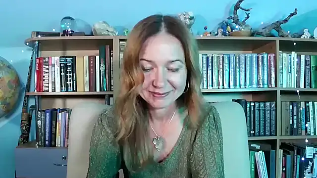Snapshot of Foxilady357 chatting on 10/11/25, 02:04 Foxilady357 online show from 10/11/25, 02:04