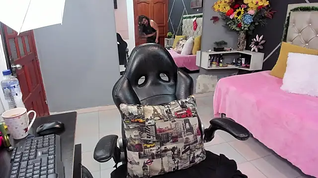 kris milff online show from 12/15/25, 08:57