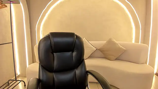 AmbarJames  online show from 11/10/25, 12:04