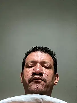 Snapshot of PIROCAGG21 chatting on 11/21/25, 08:46 PIROCAGG21 online show from 11/21/25, 08:46