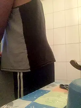 Snapshot of PIROCAGG21 chatting on 12/18/25, 08:20 PIROCAGG21 online show from 12/18/25, 08:20