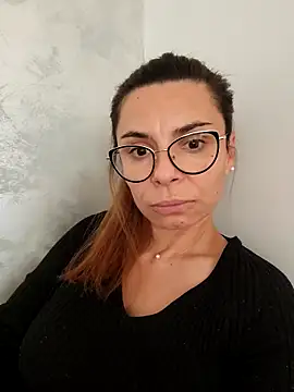 Snapshot of Victoria_Vergara chatting on 09/27/25, 03:28 Victoria Vergara online show from 09/27/25, 03:28