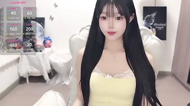 Snapshot of -EEBABY chatting on 12/17/25, 05:52 -EEBABY online show from 12/17/25, 05:52