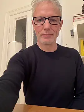 Snapshot of SexyLeon8 chatting on 02/07/25, 04:35 SexyLeon8 online show from 02/07/25, 04:35