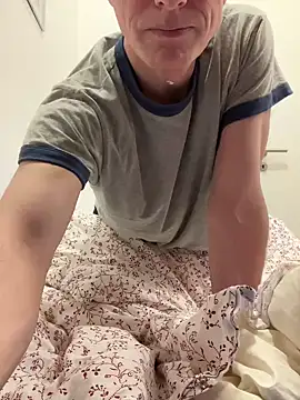 Snapshot of SexyLeon8 chatting on 03/18/25, 11:09 SexyLeon8 online show from 03/18/25, 11:09