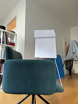 Snapshot of SexyLeon8 chatting on 10/20/25, 09:10 SexyLeon8 online show from 10/20/25, 09:10