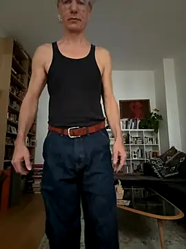 Snapshot of SexyLeon8 chatting on 10/27/25, 07:01 SexyLeon8 online show from 10/27/25, 07:01