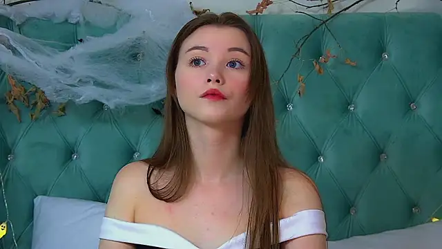 KeiraAsti online show from 11/02/25, 06:16